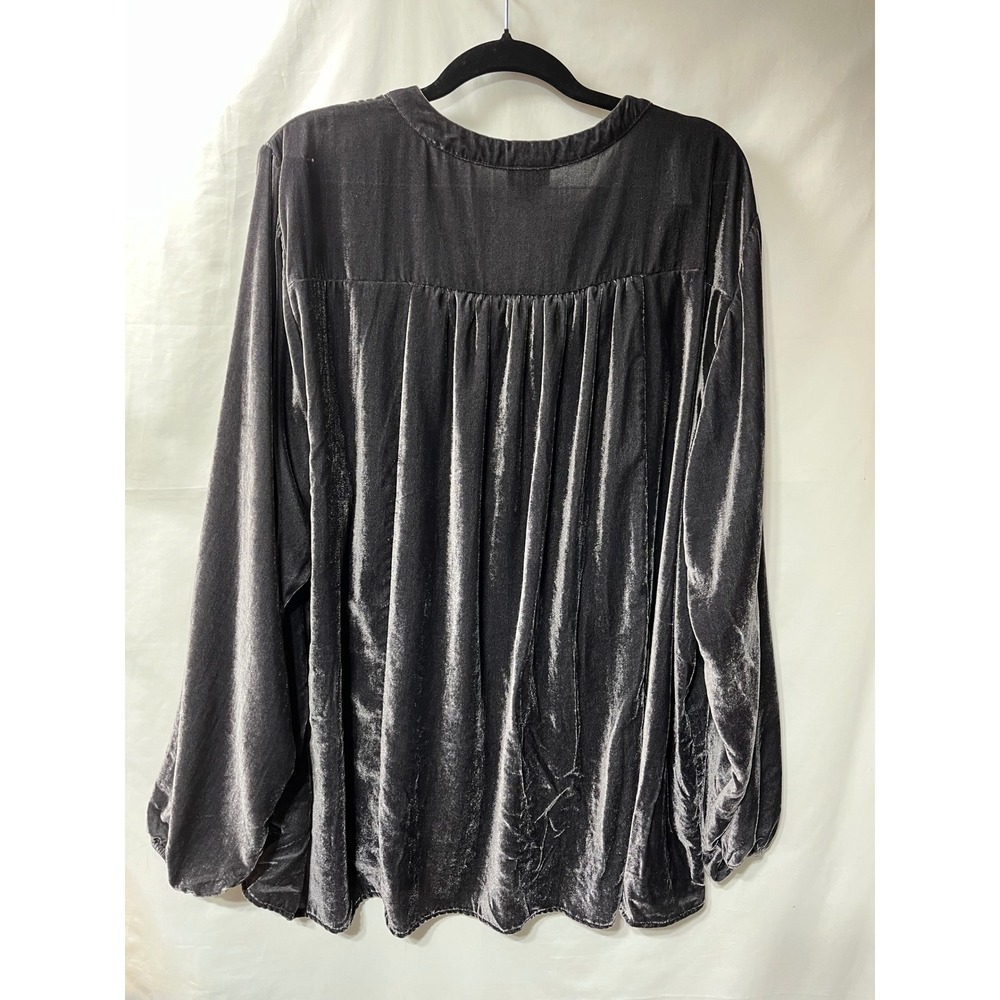Torrid Womens Size 3 Grey Velvet Floral Embroidered‎ Babydoll Blouse Long Sleeve - Picture 3 of 3